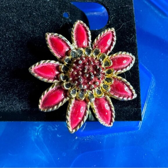 Coro Red Enamel Flower Clip-On Earrings Green Yellow Accents Vintage - Picture 2 of 5
